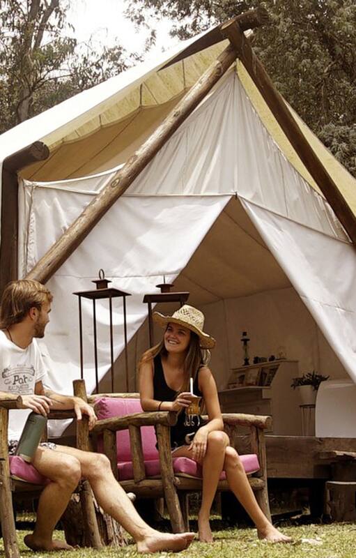 Confort y libertad. En Refugio Natural Glamping, en Lobos, facilitan los elementos para hacer campamento, con servicios y desayuno incluidos