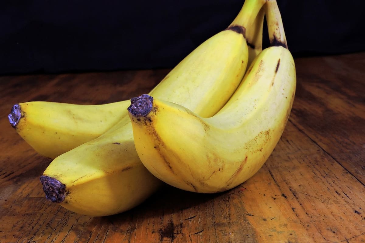 Congelar las cáscaras de banana antes de emplearlas como fertilizante