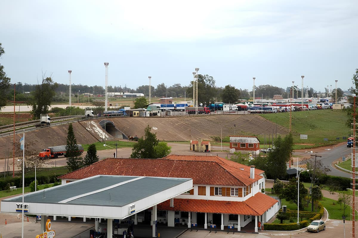 Congestión en el puente que une Paso de los Libres con Uruguayana