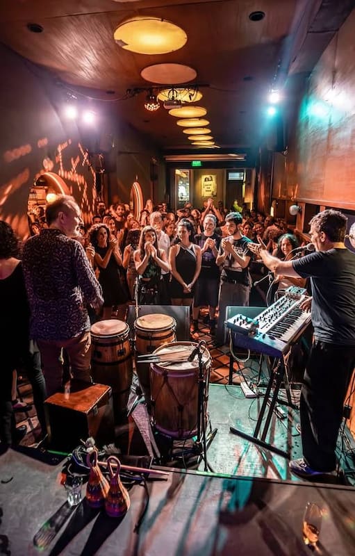 Congo es uno de los espacios que apuestan a los shows y es un éxito en convocatoria