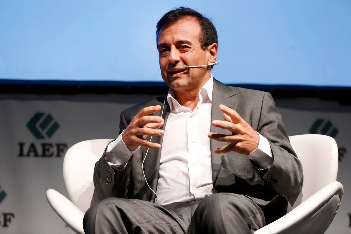 Congreso anual del Instituto de Ejecutivos de Finanzas (IAEF). Mario Quintana (vicejefe de gabinete) con Jose del Rio como orador. En el Hotel Sheraton.