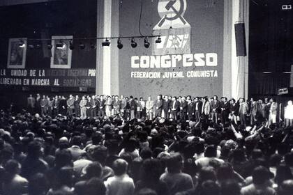 Congreso de la Federación Juvenil Comunista del 7 de junio de 1974, en el Luna Park Investigacion fotográfica de ARCHIVO