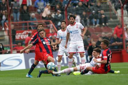 Coniglio empuja la pelota al arco para establecer el 2 a 0 que sería definitivo.