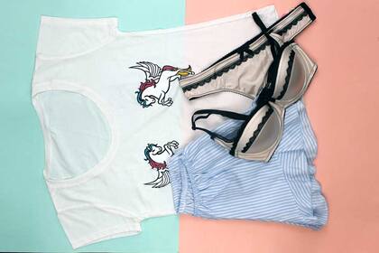 Conjunto pijamezco $550 de Cozy Sets / Conjunto de lencería $850 de Sophie Intimates