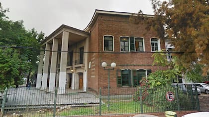 La entrada al Colegio Nacional de Adrogué