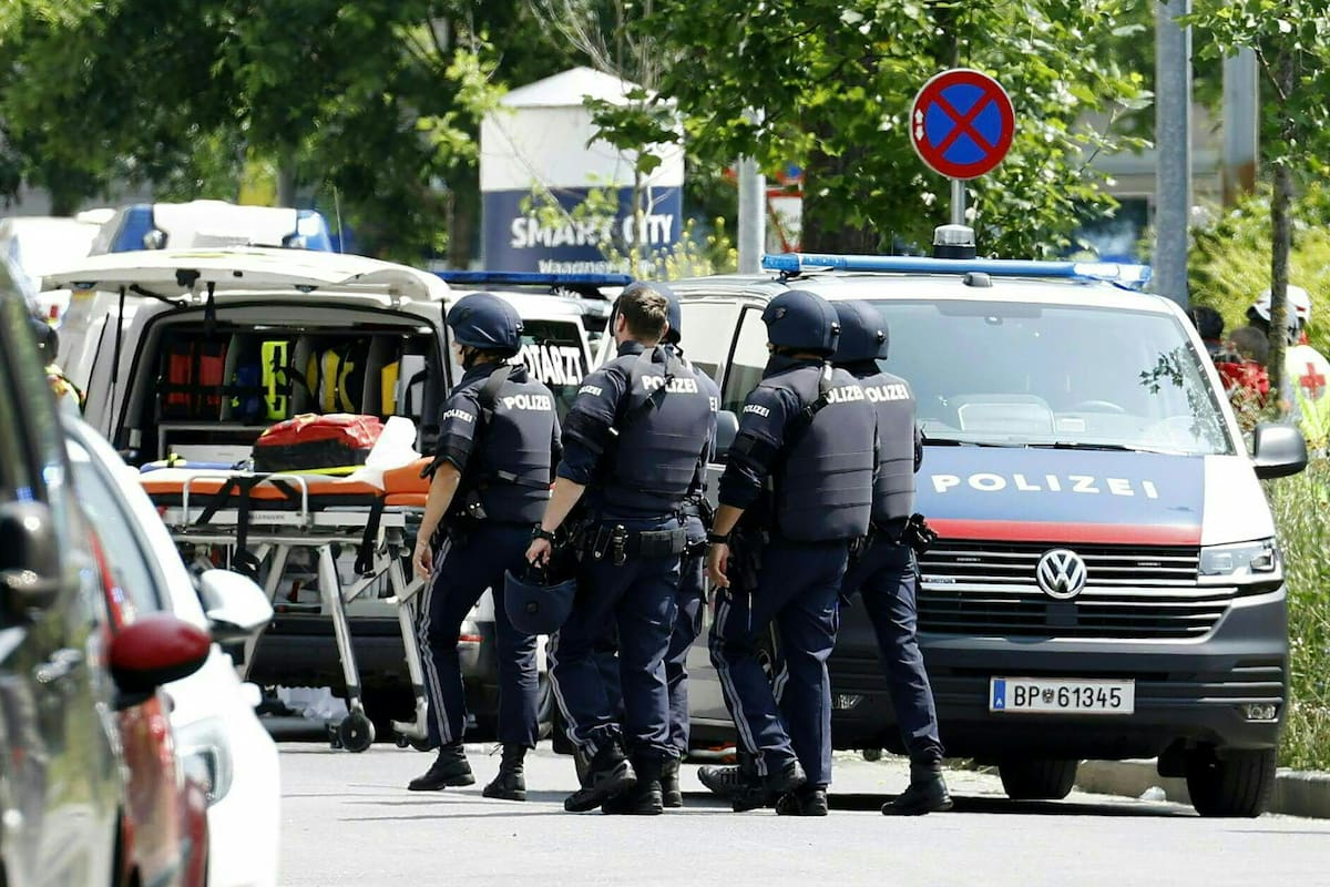 Conmoción en Austria por un tiroteo en una escuela. (Photo by ERWIN SCHERIAU / APA / AFP) / Austria OUT