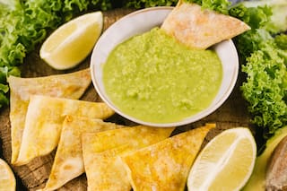 El truco de los expertos para hacer guacamole cremoso y evitar que se oxide