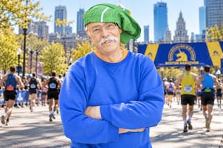 Tiene 76 años y corre maratones con los mismos shorts que usaba en la secundaria