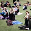 La influencer Yogui Lover propone una práctica de Yoga Vinyasa en una clase apta para todos