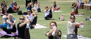 La influencer Yogui Lover propone una práctica de Yoga Vinyasa en una clase apta para todos