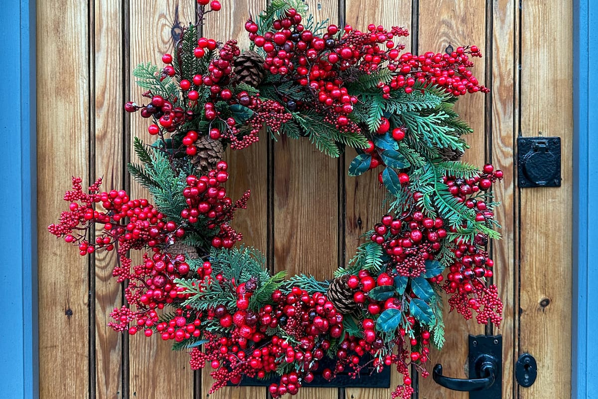 Conocé ocho tipos de decoraciones con temática navideña para tus puertas de casa