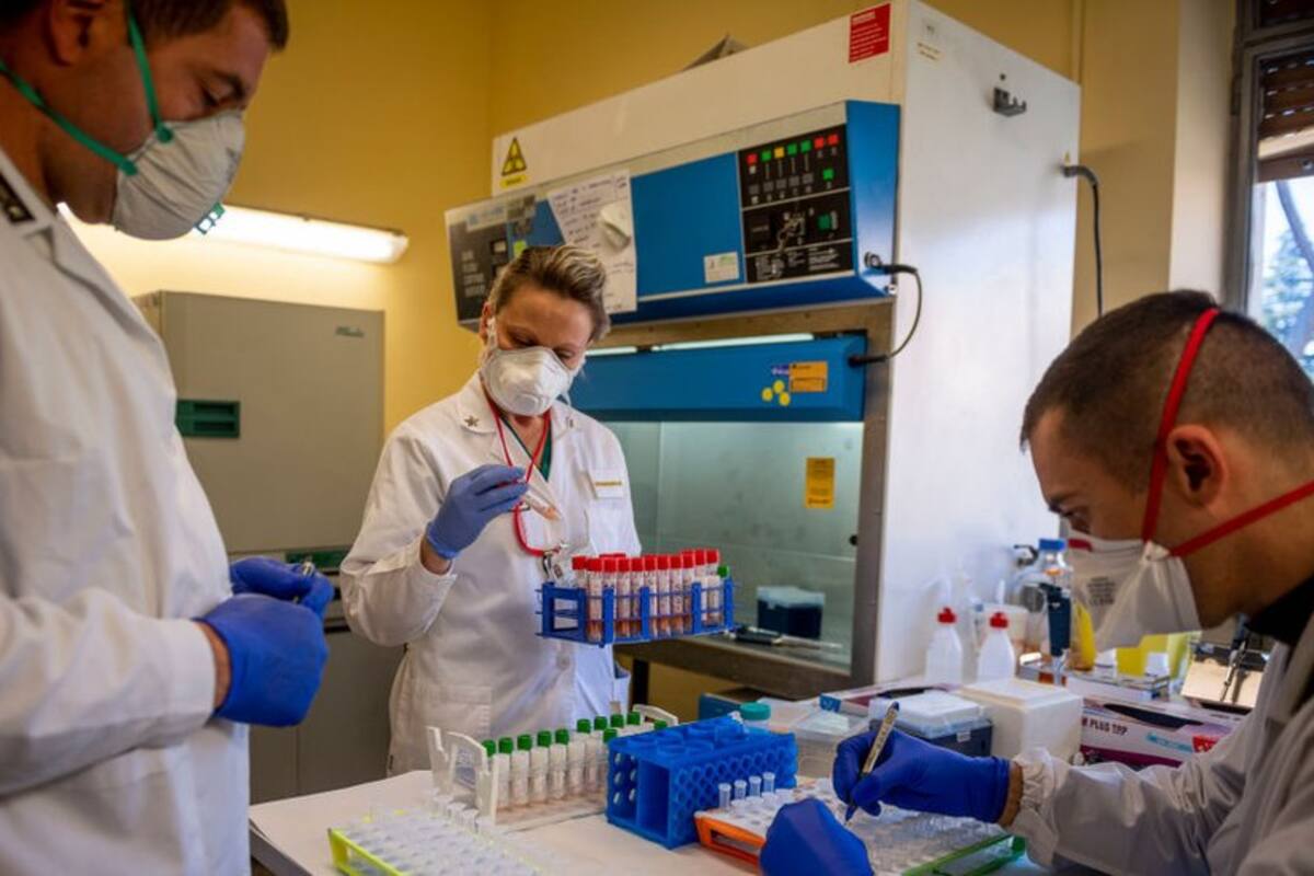 Conocer el genoma del coronavirus y saber detectarlo ilumina el camino para desarrollar fármacos eficaces contra la enfermedad.