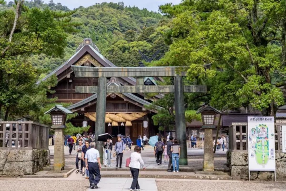 Conocido como uno de los "lugares de poder" de Japón, el santuario Izumo Taisha es un sitio popular para casarse