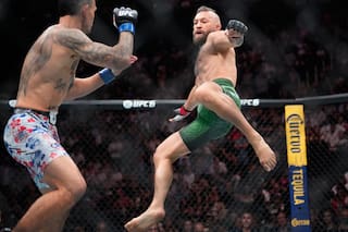 Conor McGregor sufre lesión temprana de rodilla en su regreso y pierde ante Max Holloway en UFC 329