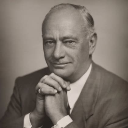Conrad Hilton intentó ser banquero, pero al no concretar la transacción compró el hotel en el que se hospedó durante su viaje a Texas (philanthropyroundtable.org)