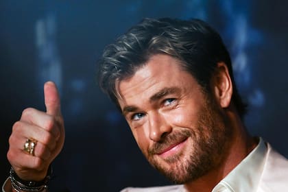 Consciente de su capacidad de seducción, el actor australiano actor Chris Hemsworth regaló varios gestos a la prensa y a los fanáticos que se acercaron hasta La Croisette para ver pasar a sus ídolos