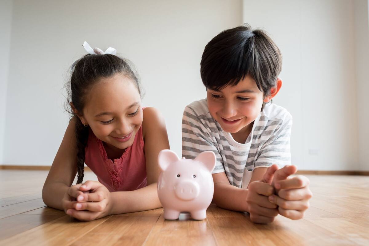 Consejos para hablar de plata con tus hijos. Fotos: Canva