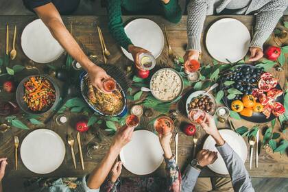 Consejos útiles para organizar las comidas, pero también para que la celebración no se vea empañada por comer o beber de más