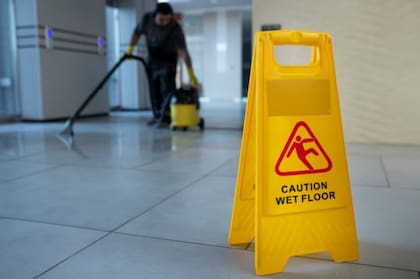 Conserjes de Florida reclaman mejores salarios