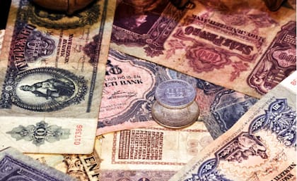 Conservar billetes en fundas especiales y lejos de la luz solar es esencial para preservar su valor a lo largo del tiempo.