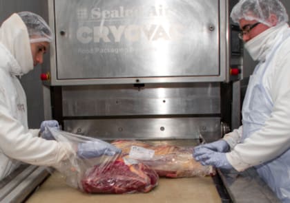 "Consideramos que el bienestar, la salud y la integridad física de las personas deben ser prioridad durante todo el recorrido que hacen nuestros productos, desde el campo, su elaboración en nuestra planta hasta su consumo por parte del cliente final", dicen en su web