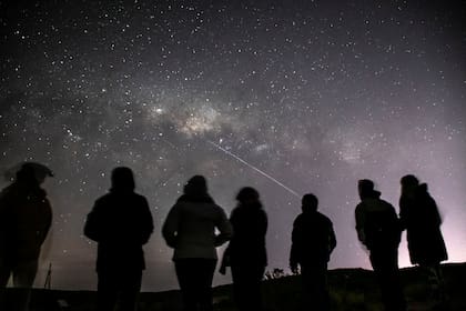 Constelaciones, planetas y mitología en una charla de turismo astronómico bajo el cielo de Puerto Madryn
