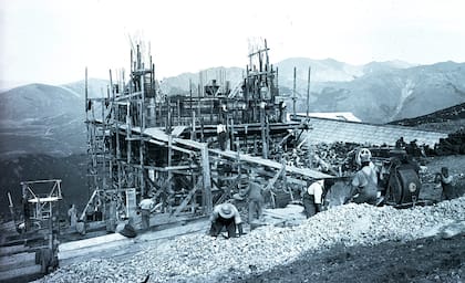 Construcción de la estación superior del cablecarril