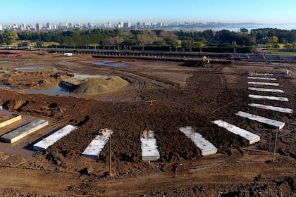 Construcción del Club Tiro Federal en el nuevo terreno junto al Rio de la Plata