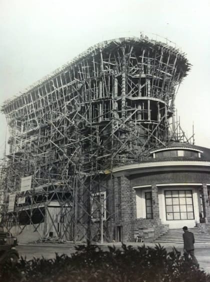 Construcción del hotel Míguez