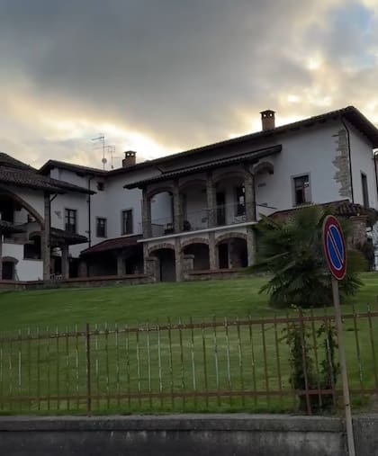 Construcción histórica que conserva su arquitectura original, ubicada en el corazón del casco antiguo