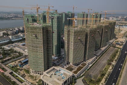 Construcción sin terminar en China por la desarrolladora Evergrande en Dongguan, provincia de Guangdong