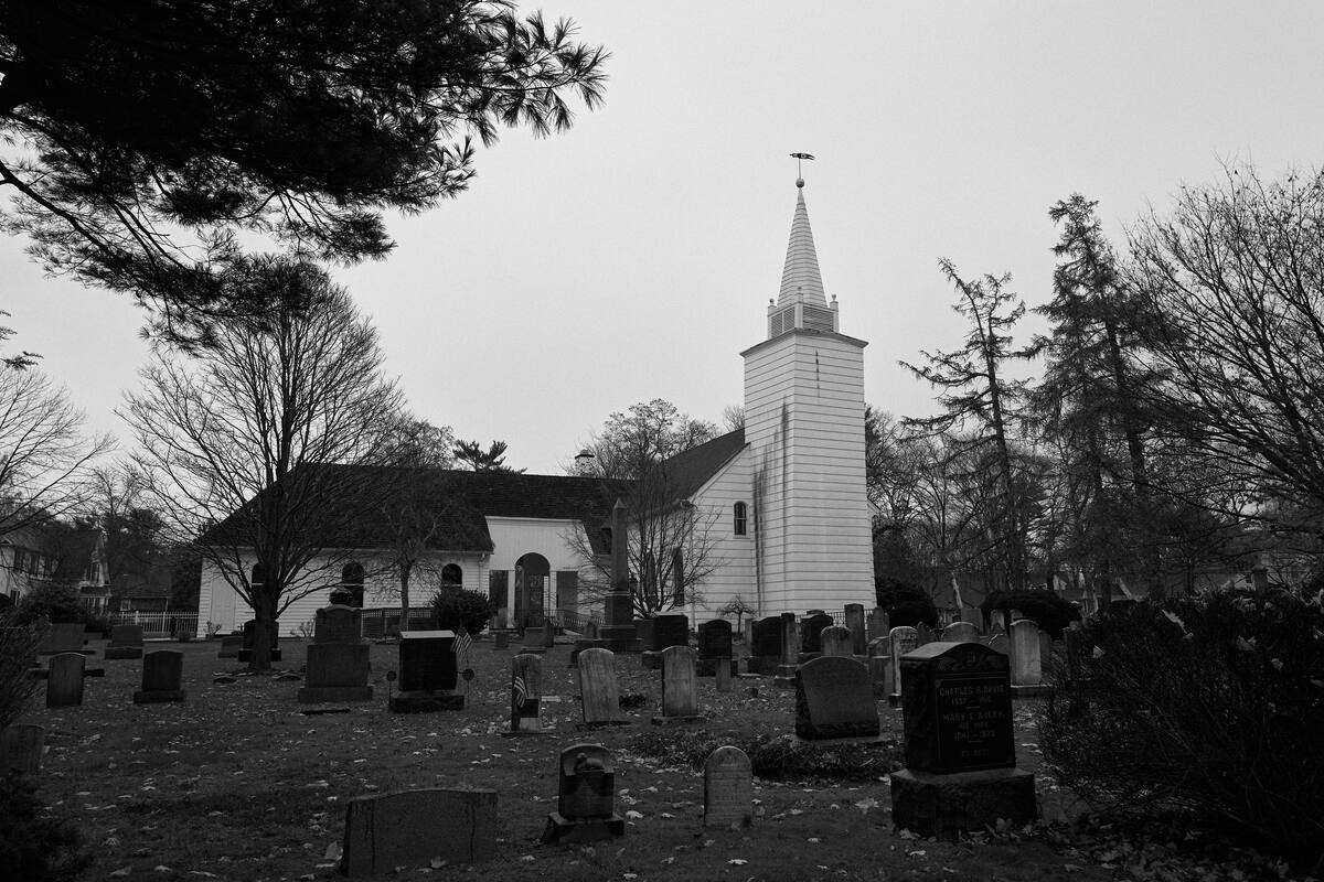 Construida en 1729, la Iglesia Episcopal Caroline de Setauket, en la costa norte de Long Island, es la iglesia episcopal más antigua de la zona (Rick Wenner/The New York Times)
