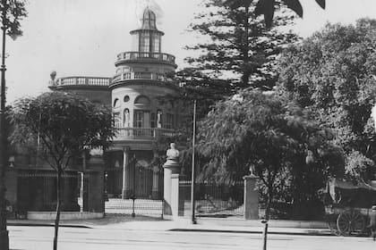 Construida por Canale en 1868, fue protagonista de varios episodios políticos importantes.