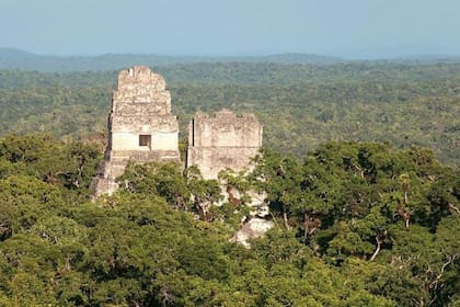 Construido hace más de 1200 años, el Templo IV en Tikal, Guatemala, es un testimonio de la durabilidad de la antigua albañilería maya.