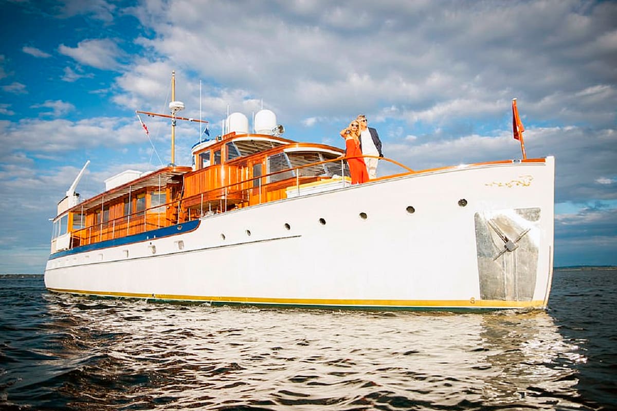 Construido hace más de 70 años, un icónico yate sale a la venta completamente restaurado a un "precio especial"