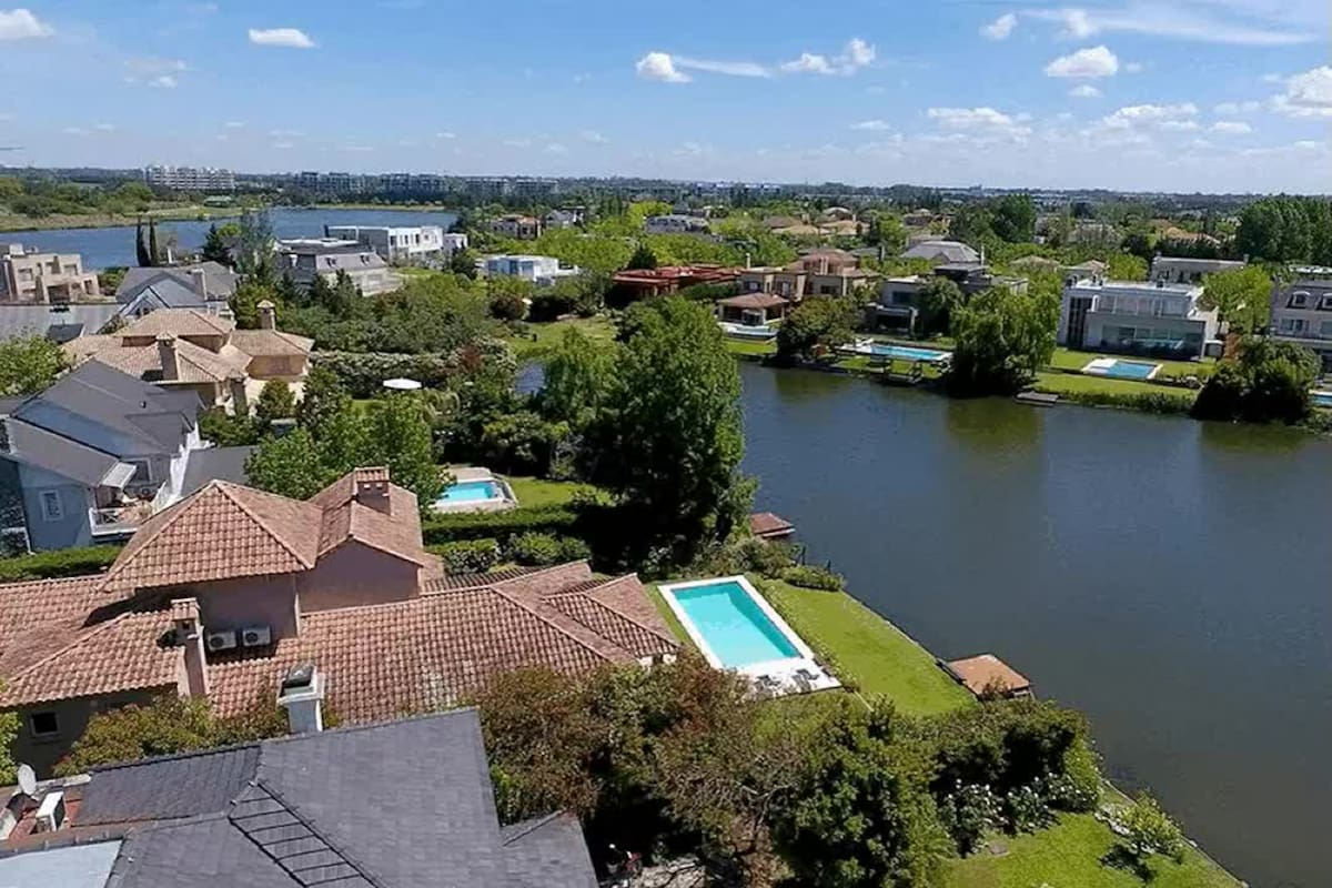 Construir una casa de 300 metros ya cuesta más de un millón de dólares