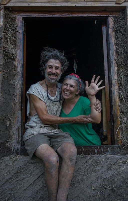 Construir una casa de barro por una vida mejor, como hicieron Carlos Tapia y Gabriela Fernández, Foto: David Nathan