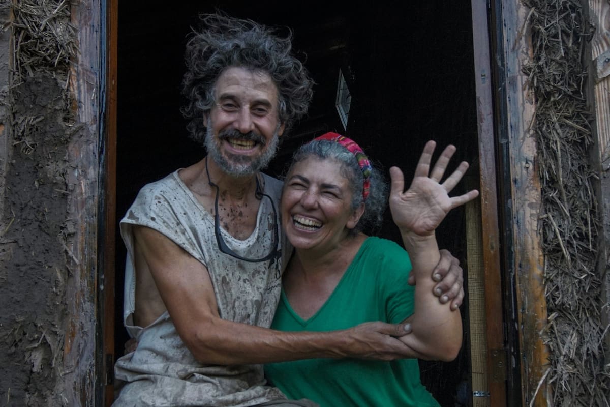 Construir una casa de barro por una vida mejor, como hicieron Carlos Tapia y Gabriela Fernández, Foto: David Nathan