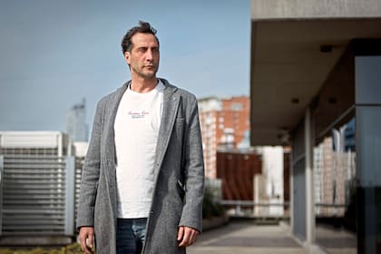 Consultado por LA NACION si le gustaría volver a trabajar con su hija (lo hicieron en la película El desarmadero, de 2011), Cáceres cuenta: "Me encantaría. Hace mucho tiempo pensaba en una película que quería dirigir, pero no me salió. Vengo dirigiendo teatro desde hace 28 años, pero todavía no me sale esa veta de dirigir en cine"