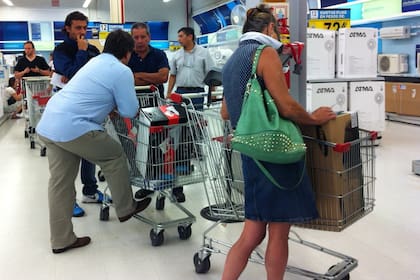 Consumidores apurados por obtener electrodomésticos a buen precio