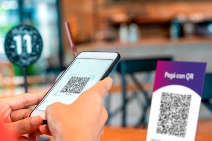 Consumidores podrán vincular sus cuentas en dólares a tarjetas de débito y billeteras digitales para realizar compras y pagos en moneda extranjera