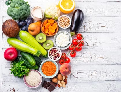 Consumir alimentos ricos en vitamina C ayuda a fortalecer las defensas del organismo.
