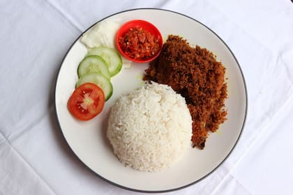 Consumir arroz junto con una fuente de proteínas proporciona los macronutrientes esenciales para optimizar la recuperación y favorecer el crecimiento muscular (Foto de carácter ilustrativo: PIXABAY)