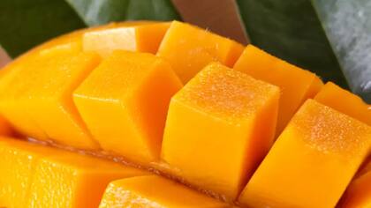 Consumir mangos ricos en antioxidantes podría reducir los signos visibles del envejecimiento, según unos estudios.