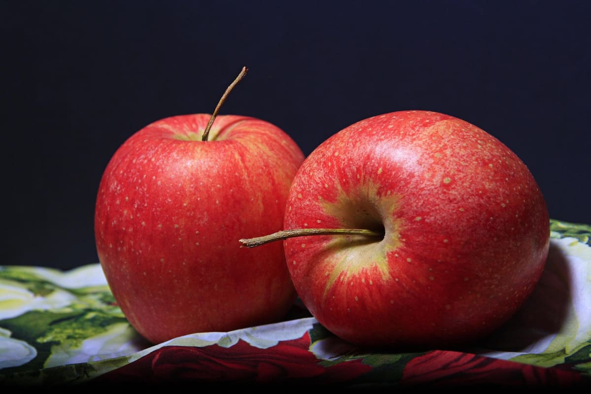 Consumir manzanas a diario podría ayudar a controlar la presión arterial y prevenir problemas cardíacos (Foto de carácter ilustrativo: Freepik)