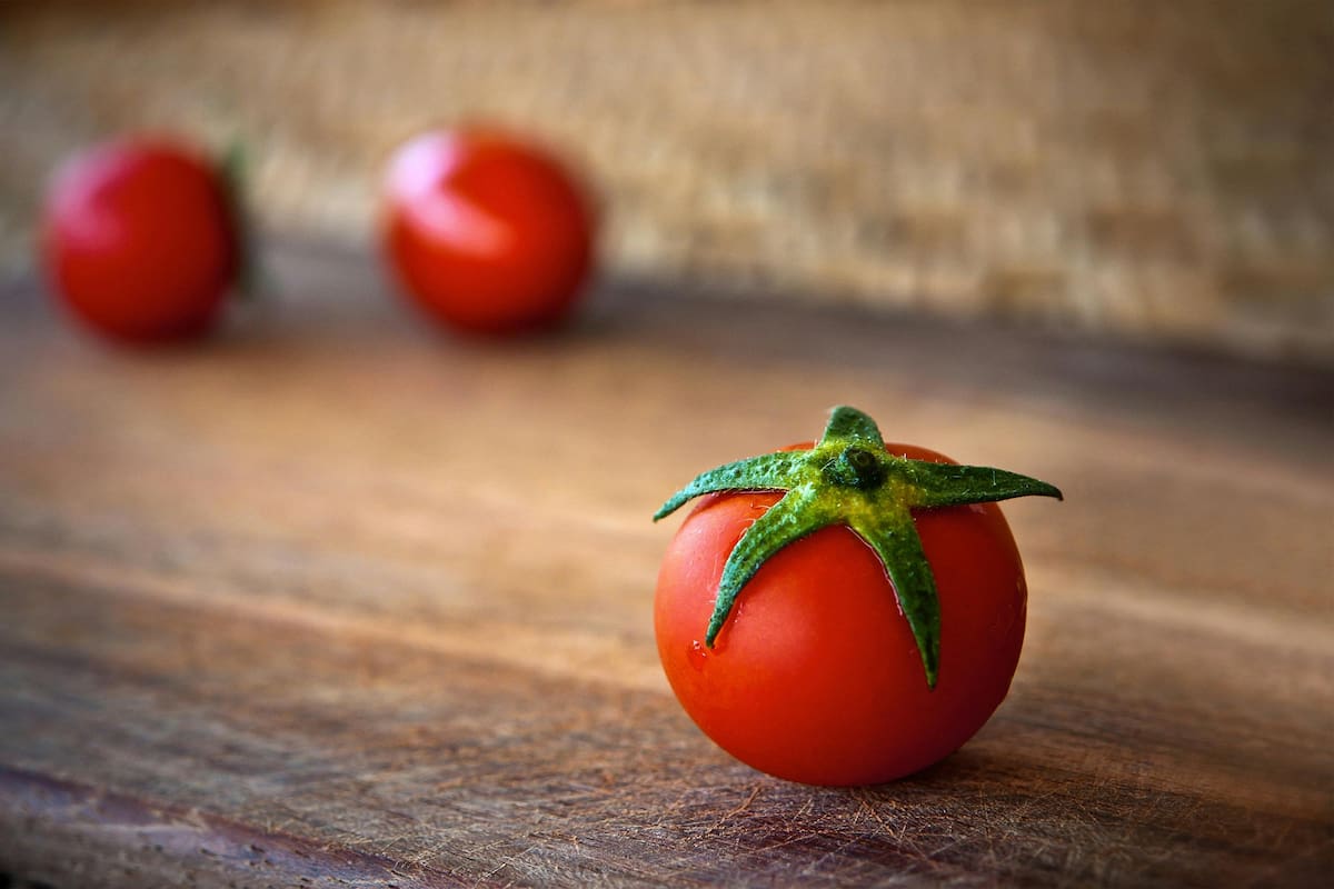 Consumir tomate favorece la salud cardiovascular y ocular