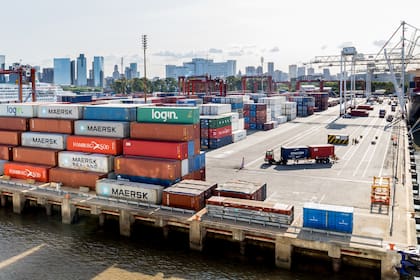 Containers en el Puerto de Buenos Aries.