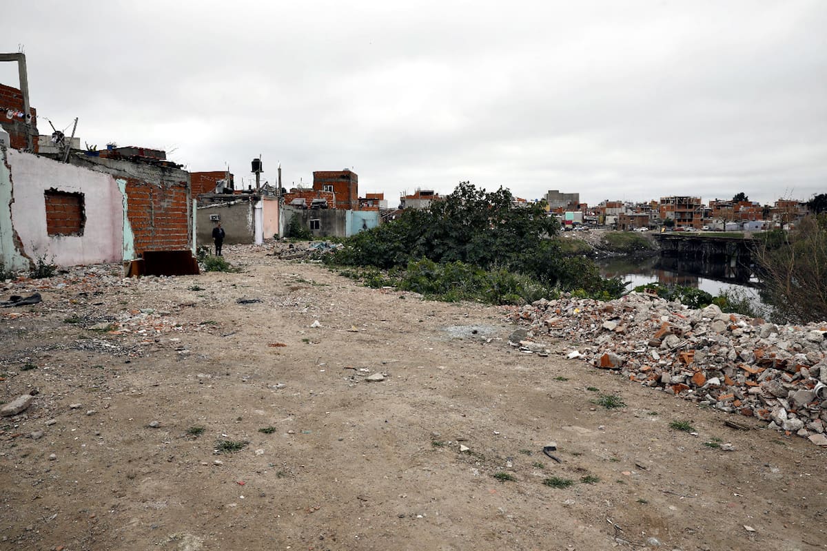 Contaminación y precariedad a la vera del Riachuelo, en la villa 21-24