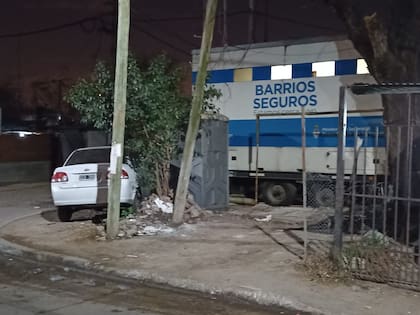 Contenedor del programa "Barrios Seguros", del Ministerio de Seguridad de la Nación, en la esquina de la villa San Petersburgo, de La Matanza
