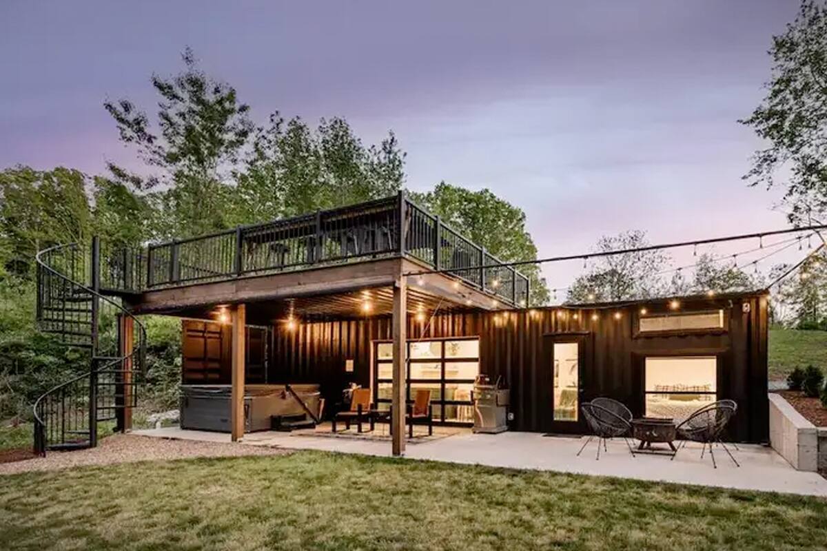 Contenedores convertidos en espacios de vivienda para alquiler temporario